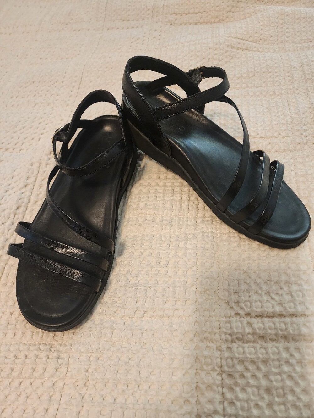 Strive Black Strappy Women's Comfort Platform Sandals 9M All Day Wear Minimalist